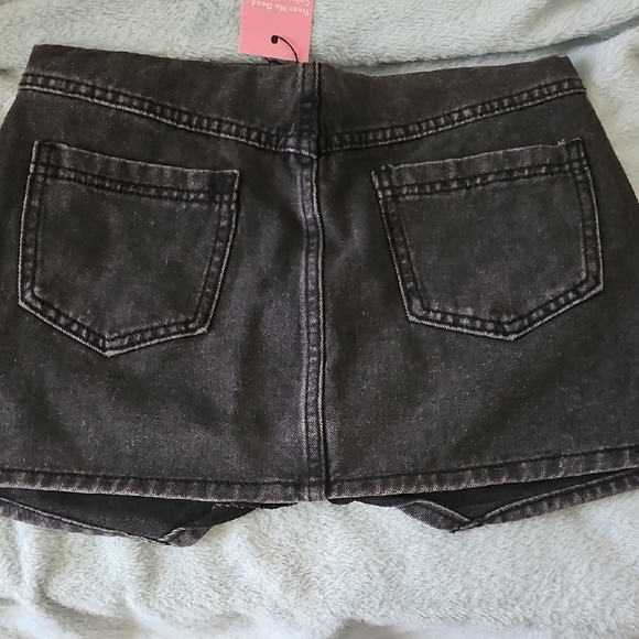PrettyLittleThing Charcoal Cargo Shorts - Picture 2 of 6